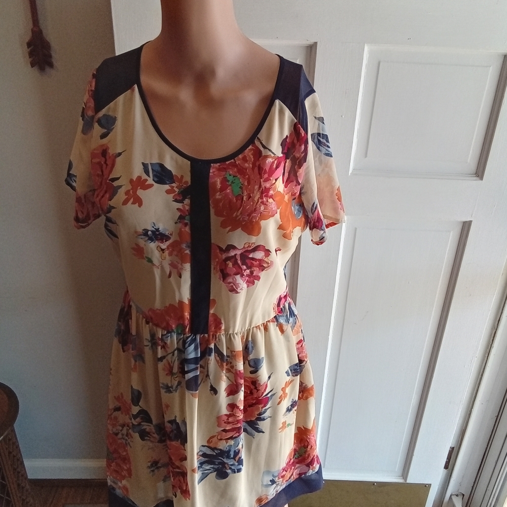 Nordstrom Bar lll Floral Short Sleeve Scoop Neck Midi Dress M